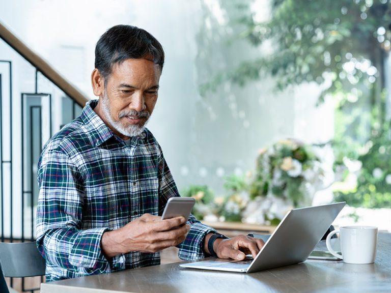 a qué edad puedo retirar mi 401k sin penalidades
