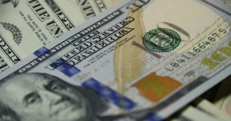 Una imagen de un billete de un dólar.