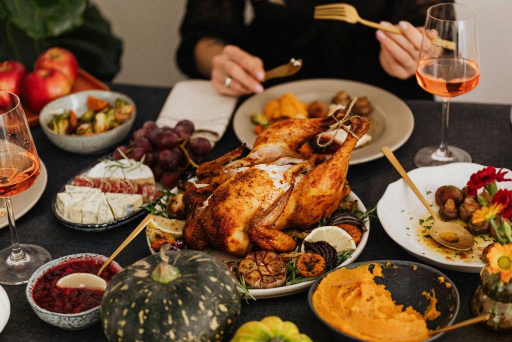 5 formas para hablar de dinero con la familia en Thanksgiving